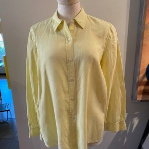Pale Yellow Saks Real Clothes Button Down Blouse. Size 8